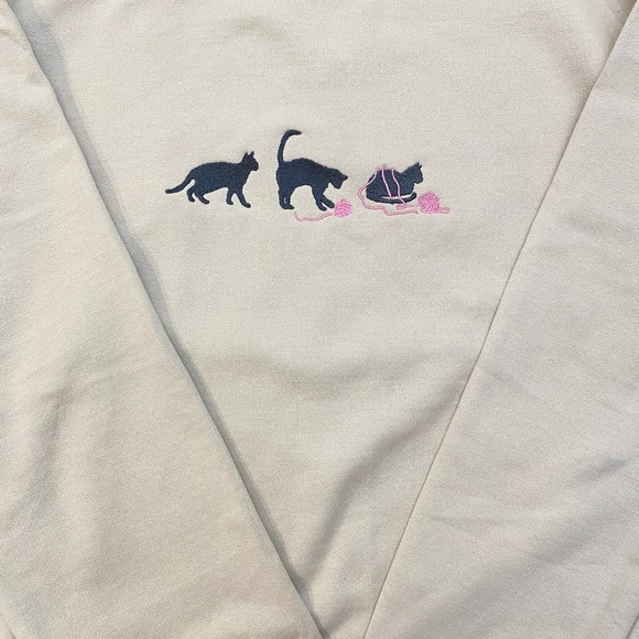 Cat and yarn Embroidered Sweatshirt - Picture 3 of 3